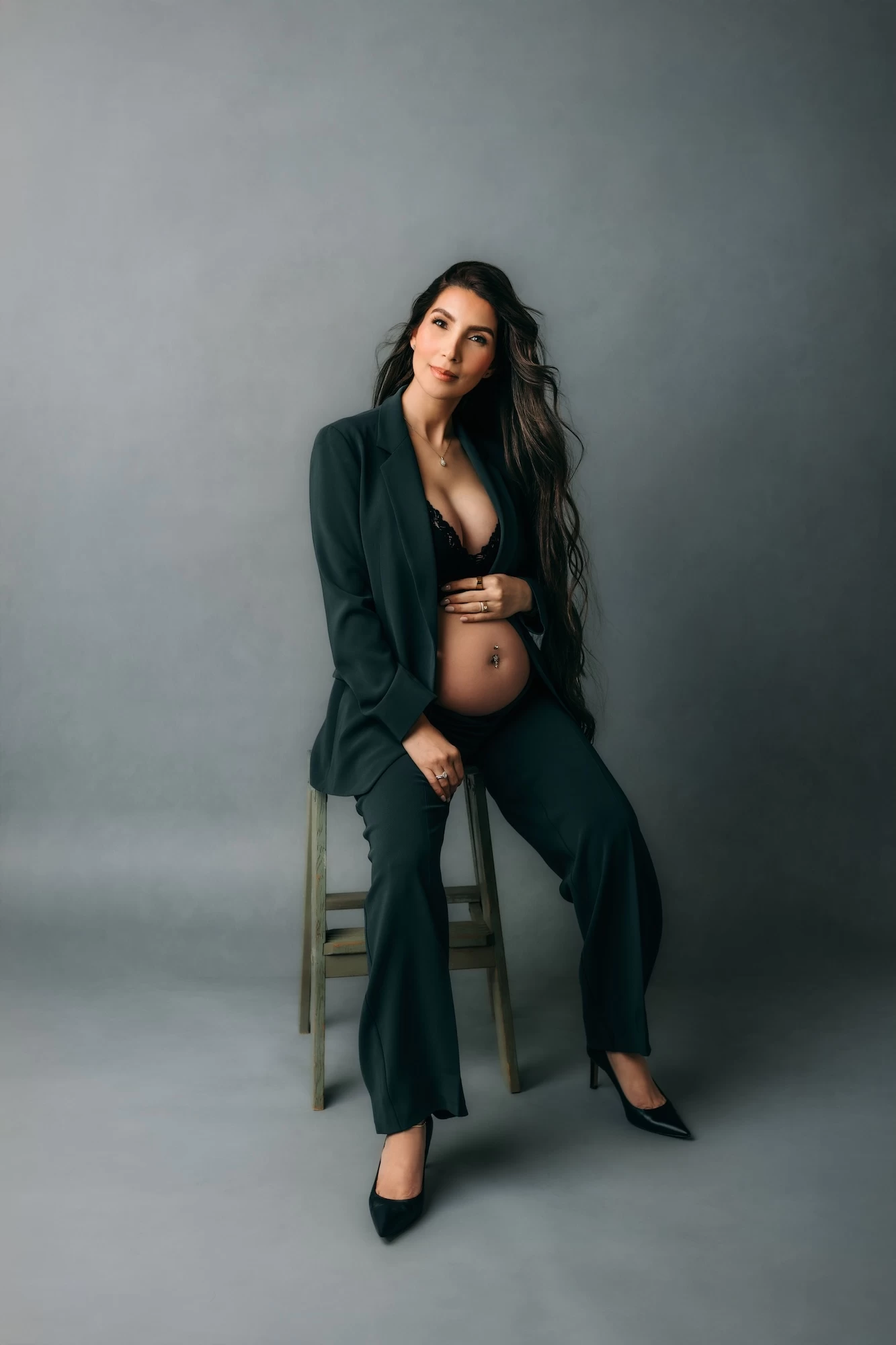 Edmonton maternity photographer, maternity photography near me St Albert, maternity portraits