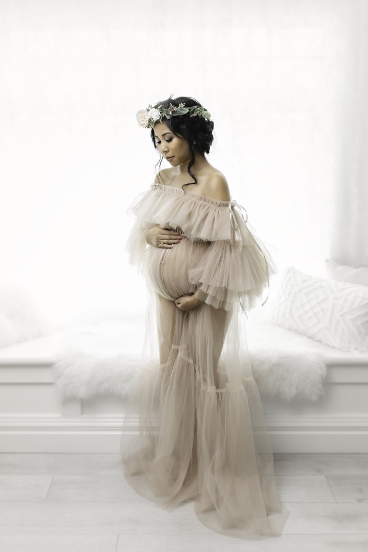 best-maternity-photographer-in-edmonton-alberta-2 best maternity photographer in Edmonton, maternity portraits St Albert, maternity portrait studio