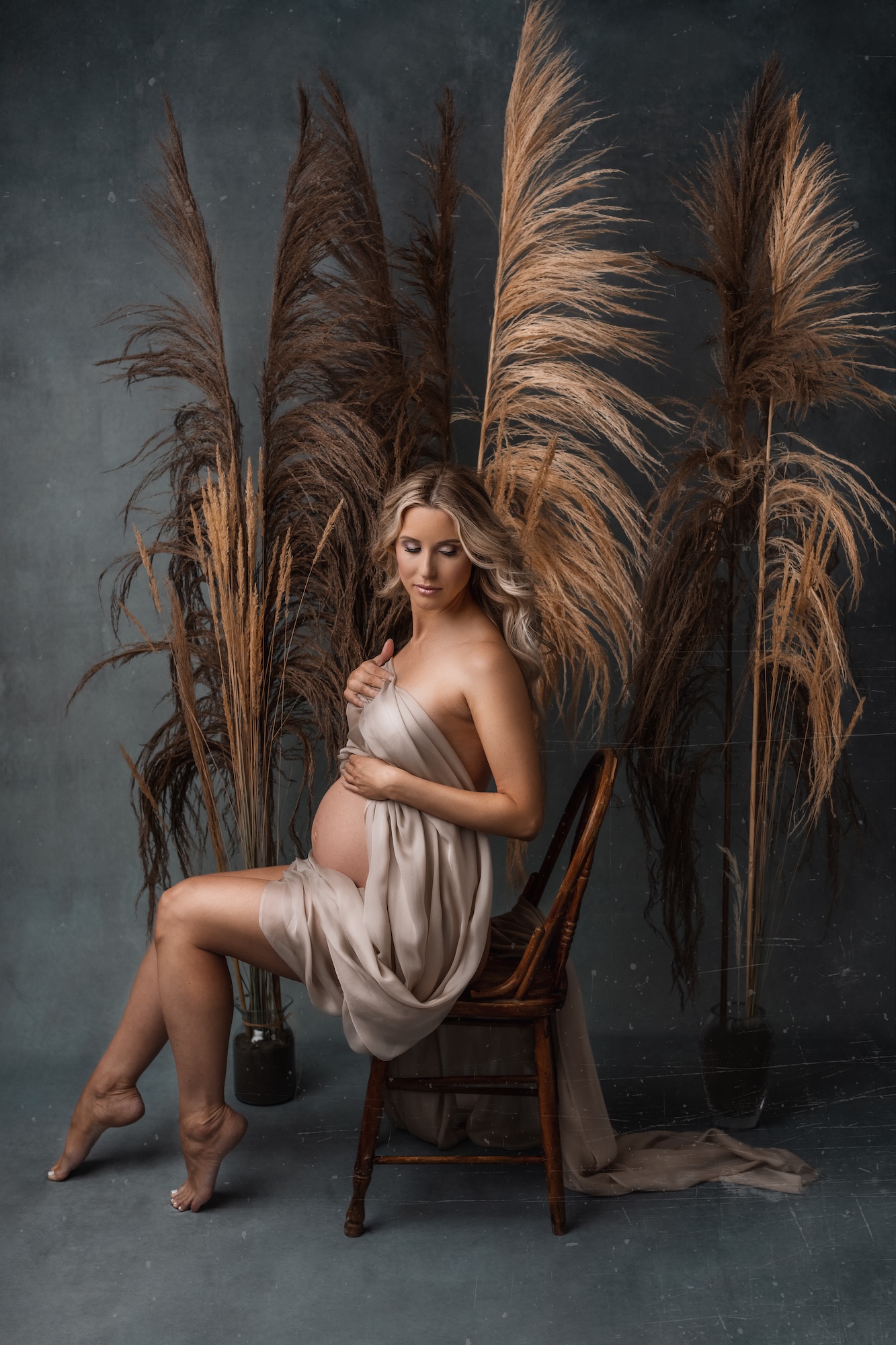 Edmonton maternity photographer, maternity photography near me St Albert